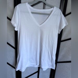 Lilly Pulitzer white tee. Medium